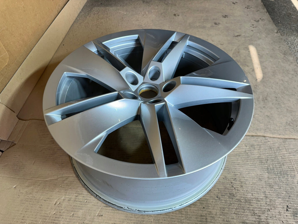 1x Alufelge 19 Zoll 8.0" 5x112 45ET Glanz Silber 5LA601025B Skoda Enyaq FEL4399733341me