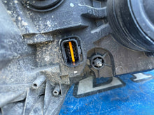 Laden Sie das Bild in den Galerie-Viewer, Frontscheinwerfer Renault Trafic III 260608912R Links Scheinwerfer Headlight SCH4807001106hz