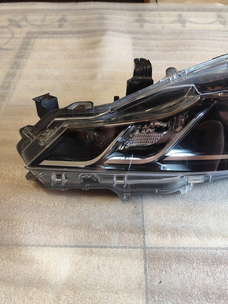 Frontscheinwerfer Toyota Corolla 8115002T31 LED Ein Stück (Rechts oder Links)