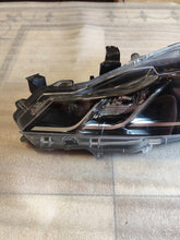 Laden Sie das Bild in den Galerie-Viewer, Frontscheinwerfer Toyota Corolla 8115002T31 LED Ein Stück (Rechts oder Links)