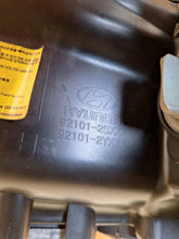 Load image into Gallery viewer, Frontscheinwerfer Hyundai Ix35 9210112SXXX Xenon FALSE Scheinwerfer Headlight SCH2586498307lc