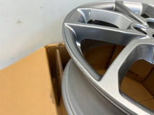 Laden Sie das Bild in den Galerie-Viewer, 1x Alufelge 17 Zoll 6.5&quot; 5x114.3 403004671R Renault Clio Iv Rim Wheel
