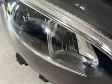 Laden Sie das Bild in den Galerie-Viewer, Frontscheinwerfer Mercedes-Benz W246 A2469066201 LED Rechts Headlight