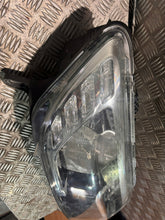 Laden Sie das Bild in den Galerie-Viewer, Frontscheinwerfer Dacia Sandero 260103529R Rechts Scheinwerfer Headlight SCH5855681073jf