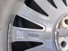 Laden Sie das Bild in den Galerie-Viewer, 1x Alufelge 17 Zoll 7.5" 5x112 51ET Glanz Silber 8V0601025CB Audi A4 B6 C5 FEL3097914213we