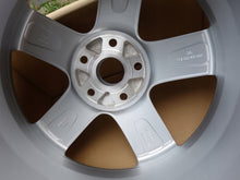Laden Sie das Bild in den Galerie-Viewer, 1x Alufelge 17 Zoll 7.5" 5x112 54ET Glanz Silber 8P2071498 Audi A3 Rim Wheel FEL9056202506kl