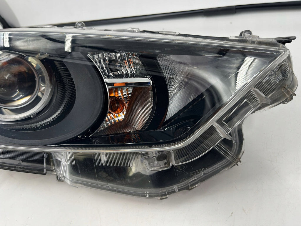 Frontscheinwerfer Toyota Yaris 9922681017 9922681010 Rechts Headlight SCH8582052254tm
