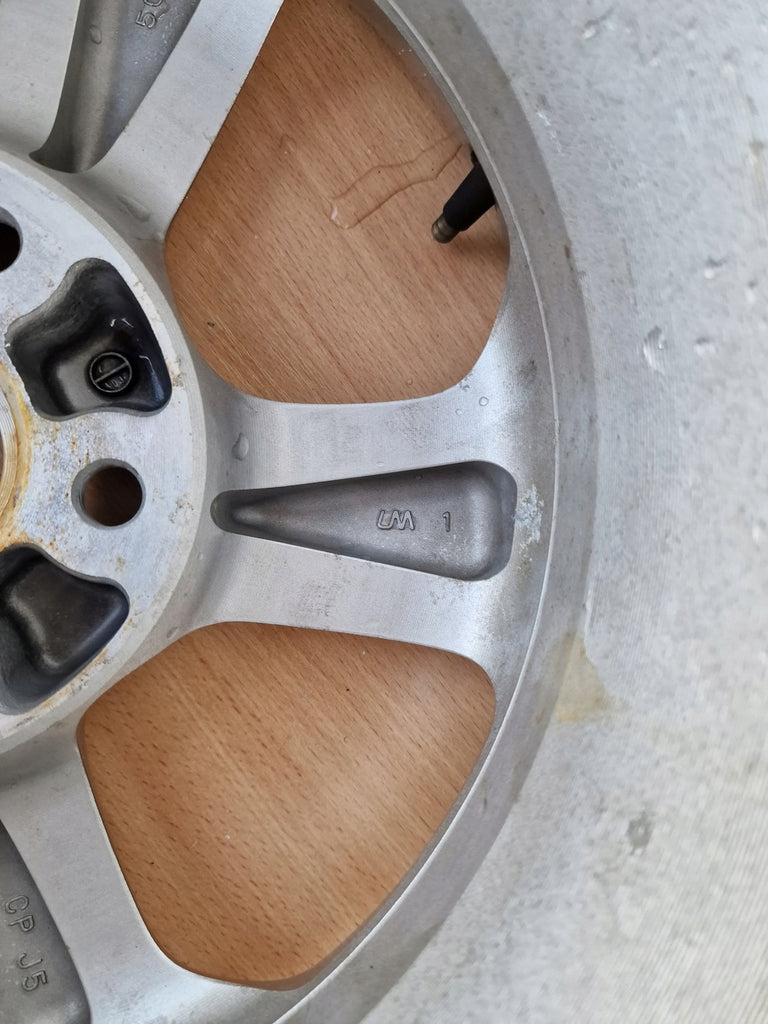 1x Alufelge 15 Zoll 6.0" 5x114.3 50ET Silber Hyundai Ix20 Venga Rim Wheel