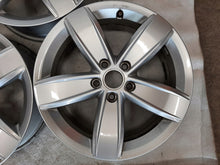 Laden Sie das Bild in den Galerie-Viewer, 4x Alufelge 17 Zoll 6.5" 5x112 38ET Glanz Silber 5NA071497 VW Passat Tiguan FEL3746175827dc