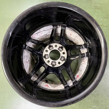 Laden Sie das Bild in den Galerie-Viewer, 1x Alufelge 18 Zoll 8.0" 5x112 45ET Glanz Silber A2074010000 Mercedes-Benz Mg FEL3449499008wb