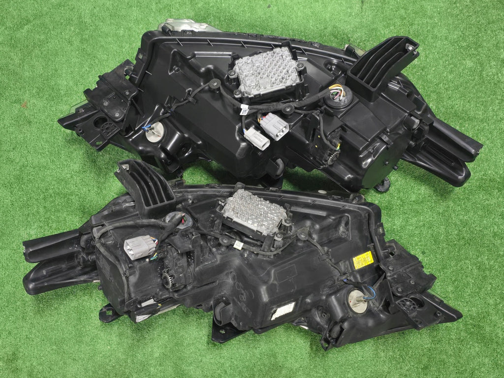 Frontscheinwerfer Mitsubishi Outlander III 8301D3-32 8301D3-31 Full LED Ein Satz