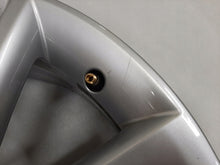 Laden Sie das Bild in den Galerie-Viewer, 1x Alufelge 17 Zoll 7.0&quot; 5x100 46ET Glanz Silber 6V0601025 Skoda Fabia Iii