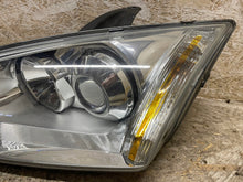 Load image into Gallery viewer, Frontscheinwerfer Ford Focus 4M51-13W030-EE Xenon Links Scheinwerfer Headlight