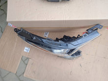 Laden Sie das Bild in den Galerie-Viewer, Frontscheinwerfer Toyota Prius Full LED Ein Stück (Rechts oder Links) Headlight SCH6478657631ls