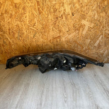 Load image into Gallery viewer, Frontscheinwerfer Toyota Corolla 81110-02S60 Rechts Scheinwerfer Headlight SCH3226076669qf