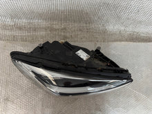 Laden Sie das Bild in den Galerie-Viewer, Frontscheinwerfer Mercedes-Benz W247 A2479067600 Rechts Scheinwerfer Headlight SCH2237753260we