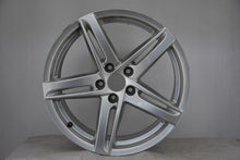 Load image into Gallery viewer, 1x Alufelge 18 Zoll 8.0&quot; 5x112 47ET Glanz Silber 8K0071498 Audi Rim Wheel