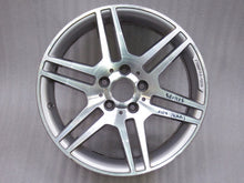 Laden Sie das Bild in den Galerie-Viewer, 1x Alufelge 17 Zoll 8.5&quot; 5x112 58ET Glanz Silber Mercedes-Benz Amg Rim Wheel