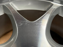 Load image into Gallery viewer, 1x Alufelge 18 Zoll 8.5" 5x112 35ET Glanz Silber 512-858-35 Mercedes-Benz FEL5255058676xr