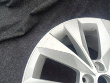 Laden Sie das Bild in den Galerie-Viewer, 1x Alufelge 18 Zoll 8.0&quot; 5x112 44ET 3V0601025R Skoda Superb Iii Rim Wheel