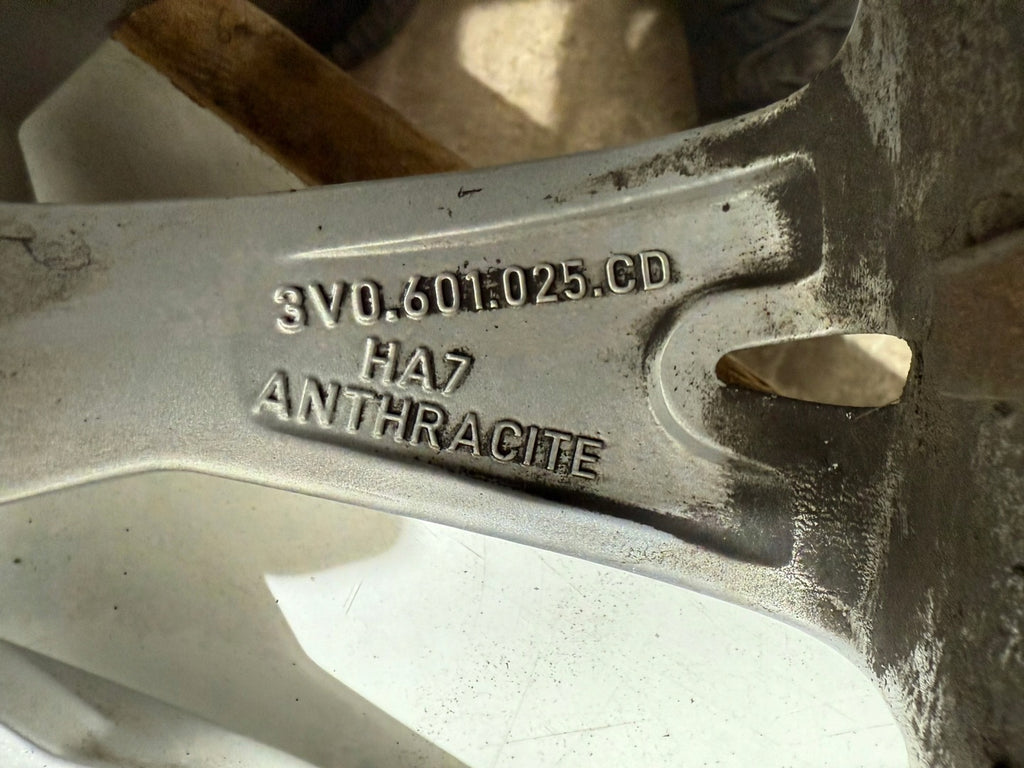 1x Alufelge 18 Zoll 8.0" 5x112 3V0601025AN 3V0601025CD Skoda Superb Iii