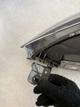 Load image into Gallery viewer, Frontscheinwerfer Ford Focus MX7B-13E014-ED Rechts Scheinwerfer Headlight SCH8109125622yy