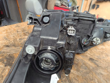 Laden Sie das Bild in den Galerie-Viewer, Frontscheinwerfer Toyota Chr 81110-F4031-00 LED Rechts Scheinwerfer Headlight