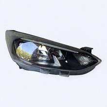 Laden Sie das Bild in den Galerie-Viewer, Frontscheinwerfer Ford Focus MX7B-13E014-CC Halogen Rechts Headlight