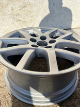 Laden Sie das Bild in den Galerie-Viewer, 1x Alufelge 17 Zoll 7.0&quot; 5x114.3 HL44471 Toyota Corolla Verso Rim Wheel