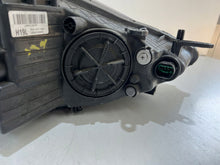 Laden Sie das Bild in den Galerie-Viewer, Frontscheinwerfer Hyundai I30 92101-A6060 Links Scheinwerfer Headlight SCH1608028314eo