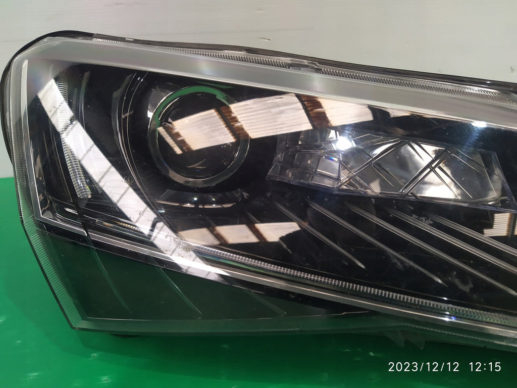 Frontscheinwerfer Skoda Superb III 3V1941016A Bi-Xenon Rechts Headlight