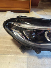 Laden Sie das Bild in den Galerie-Viewer, Frontscheinwerfer Mercedes-Benz W246 A2469066201 030129523205 Rechts Headlight SCH9459160664bu