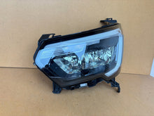 Laden Sie das Bild in den Galerie-Viewer, Frontscheinwerfer Renault Master 260607867R FALSE Scheinwerfer Headlight SCH6368557502hl
