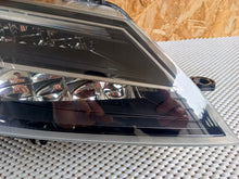 Laden Sie das Bild in den Galerie-Viewer, Frontscheinwerfer Seat Leon 5F1941008G Rechts Scheinwerfer Headlight SCH4716878659jy