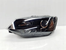 Load image into Gallery viewer, Frontscheinwerfer Skoda Fabia III 6V1941015A LED Ein Stück (Rechts oder Links)