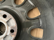 Load image into Gallery viewer, 1x Alufelge 17 Zoll 8.0&quot; 5x112 43ET Glanz Silber Audi Rim Wheel