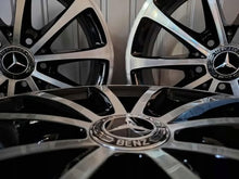 Laden Sie das Bild in den Galerie-Viewer, 4x Alufelge 17 Zoll 6.5" 5x112 44ET Glanz Schwarz A1774010300 Mercedes-Benz Gla FEL2714201343wx