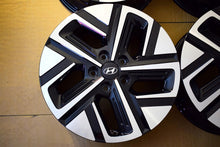 Load image into Gallery viewer, 4x Alufelge 17 Zoll 7.0&quot; 5x114.3 50ET Glanz Schwarz 52910-DD100 Hyundai Tucson