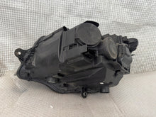 Laden Sie das Bild in den Galerie-Viewer, Frontscheinwerfer VW Transporter 7L1941006B Rechts Scheinwerfer Headlight