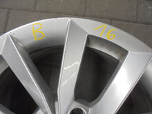 Load image into Gallery viewer, 1x Alufelge 17 Zoll 7.0&quot; 5x112 45ET Silber 5LO601025K Skoda Rim Wheel