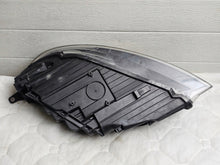Laden Sie das Bild in den Galerie-Viewer, Frontscheinwerfer Volvo V40 31283327 Rechts Scheinwerfer Headlight SCH8543578000in
