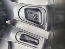 Laden Sie das Bild in den Galerie-Viewer, 1x Alufelge 17 Zoll 7.0&quot; 5x100 46ET 5JA601025J Skoda Fabia Rapid Rim Wheel