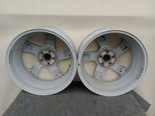 Laden Sie das Bild in den Galerie-Viewer, 1x Alufelge 18 Zoll 8.0" 5x108 55ET Glanz Silber 30714023 Volvo S60 S80 FEL3913390840ki