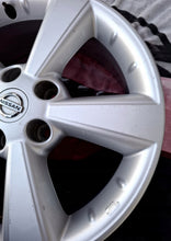 Load image into Gallery viewer, 1x Alufelge 17 Zoll 6.5" 5x114.3 40ET Glanz Silber 40300EY17C Nissan Qashqai I FEL9506414545ug