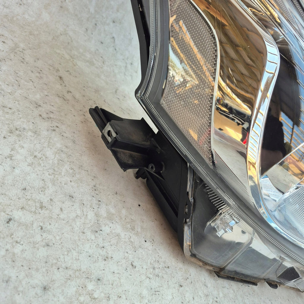 Frontscheinwerfer Toyota Prius Plus Rechts Scheinwerfer Headlight SCH6783469926qe