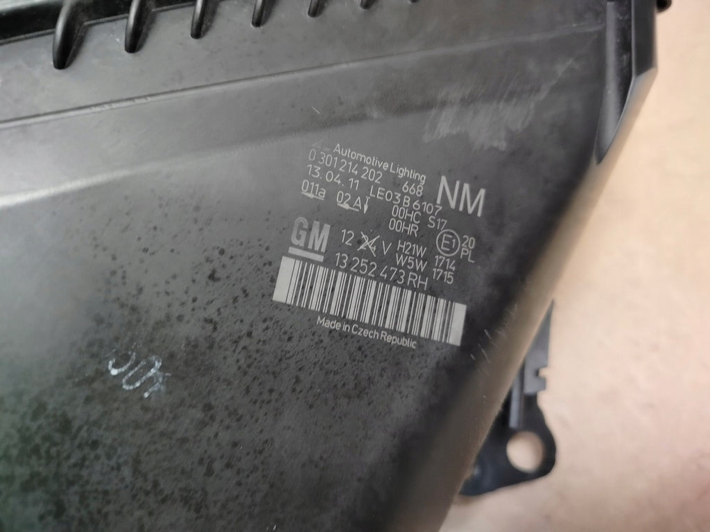 Frontscheinwerfer Opel Zafira B 13252473RH Rechts Scheinwerfer Headlight