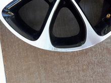 Laden Sie das Bild in den Galerie-Viewer, 1x Alufelge 15 Zoll 5.0&quot; 4x100 32ET 403005659R A4534011301 Renault Twingo Iii