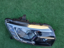 Laden Sie das Bild in den Galerie-Viewer, Frontscheinwerfer Dacia Sandero 260103529R Rechts Scheinwerfer Headlight