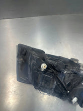 Laden Sie das Bild in den Galerie-Viewer, Frontscheinwerfer Skoda Superb Links Scheinwerfer Headlight