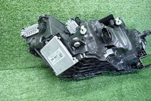 Laden Sie das Bild in den Galerie-Viewer, Frontscheinwerfer Skoda Octavia IV 5E4941035 Links Scheinwerfer Headlight SCH3210259374rj